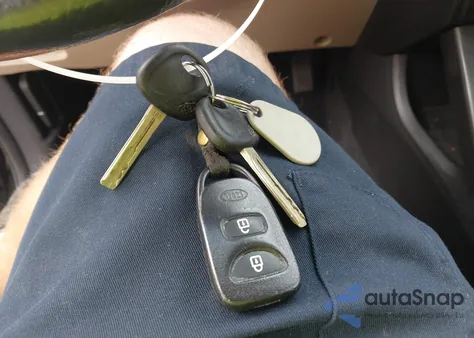 2011 Kia Sorento Lx из США, поврежденный, VIN 5XYKT3A1XBG002599